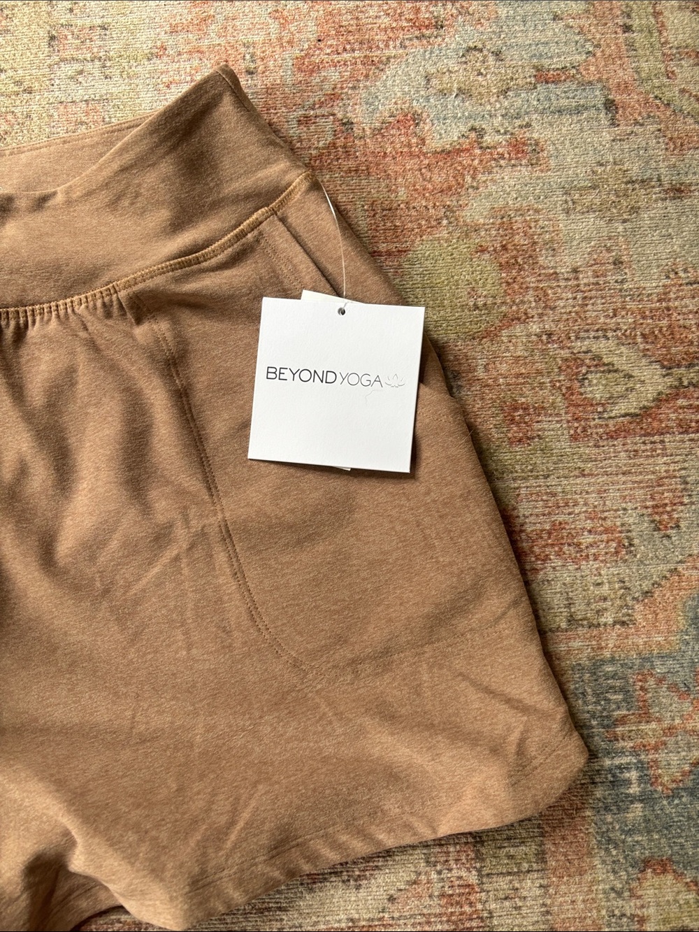 NWT Beyond Yoga Desert Sand Spacedye Move Up 3" Short - Picture 4 of 6